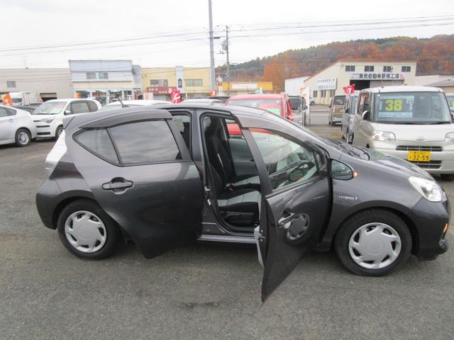 アクア S SDナビ&ワンセグTV DVD&CD Bluetooth スマートキー Eスターター アイドリングストップ プッシュスタート ETC オートライト トラクションコントロール(5枚目)