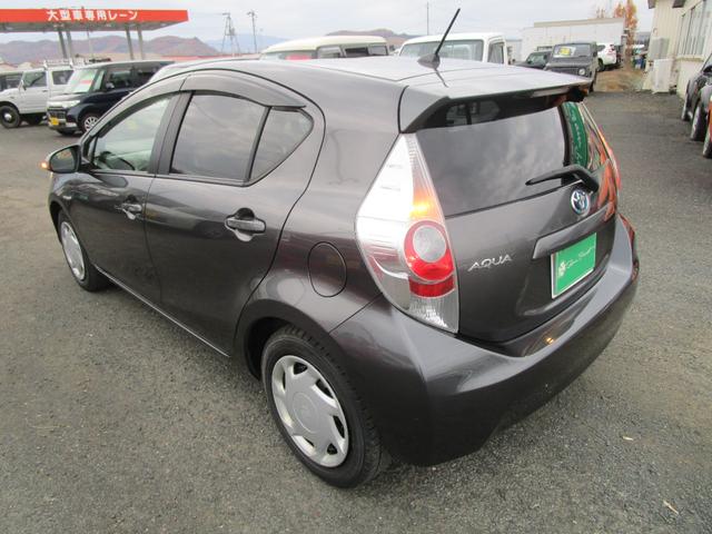 アクア S SDナビ&ワンセグTV DVD&CD Bluetooth スマートキー Eスターター アイドリングストップ プッシュスタート ETC オートライト トラクションコントロール(10枚目)