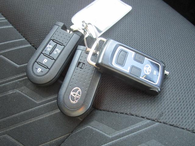 ルーミー カスタムG S 4WD 左右パワースライドドア スマートアシスト Eスターター プッシュスタート スマートキー LEDライト SDナビ DVD&CD Bluetooth バックカメラ アイドリングストップ ETC(28枚目)