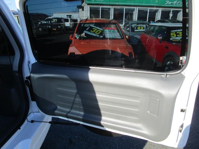 ジムニー ＸＧ　４ＷＤ　ＣＤチューナー＆ＡＵＸ　エアコン　パワステ　サイドバイザー　５速マニュアル　キーレス（15枚目）