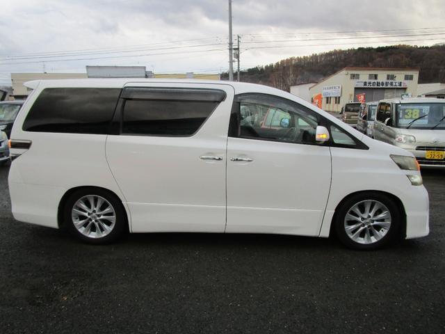 ヴェルファイア ２．４Ｚ　４ＷＤ　左右パワースライドドア　ＳＤナビ　フルセグＴＶ　ＤＶＤ＆ＣＤ　Ｂｌｕｅｔｏｏｔｈ　フィリップダウンモニター　Ｅスターター　スマートキー　ＥＴＣ　ローダウン　オートライト（4枚目）