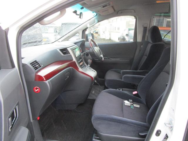 ヴェルファイア ２．４Ｚ　４ＷＤ　左右パワースライドドア　ＳＤナビ　フルセグＴＶ　ＤＶＤ＆ＣＤ　Ｂｌｕｅｔｏｏｔｈ　フィリップダウンモニター　Ｅスターター　スマートキー　ＥＴＣ　ローダウン　オートライト（13枚目）