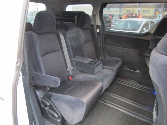 ヴェルファイア ２．４Ｚ　４ＷＤ　左右パワースライドドア　ＳＤナビ　フルセグＴＶ　ＤＶＤ＆ＣＤ　Ｂｌｕｅｔｏｏｔｈ　フィリップダウンモニター　Ｅスターター　スマートキー　ＥＴＣ　ローダウン　オートライト（17枚目）