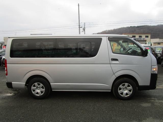 ハイエースバン ロングＤＸ　２．８Ｌディーゼルターボ　９人乗り　プリクラッシュセーフティ　ＳＤナビ＆フルセグＴＶ　ＤＶＤ＆ＣＤ　Ｂｌｕｅｔｏｏｔｈ　バックカメラ　オートライト　リヤヒーター　オートライト　キーレス（4枚目）