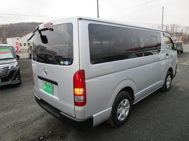 ハイエースバン ロングＤＸ　２．８Ｌディーゼルターボ　９人乗り　プリクラッシュセーフティ　ＳＤナビ＆フルセグＴＶ　ＤＶＤ＆ＣＤ　Ｂｌｕｅｔｏｏｔｈ　バックカメラ　オートライト　リヤヒーター　オートライト　キーレス（8枚目）