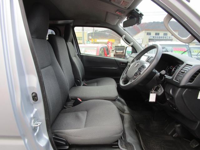 ハイエースバン ロングＤＸ　２．８Ｌディーゼルターボ　９人乗り　プリクラッシュセーフティ　ＳＤナビ＆フルセグＴＶ　ＤＶＤ＆ＣＤ　Ｂｌｕｅｔｏｏｔｈ　バックカメラ　オートライト　リヤヒーター　オートライト　キーレス（11枚目）