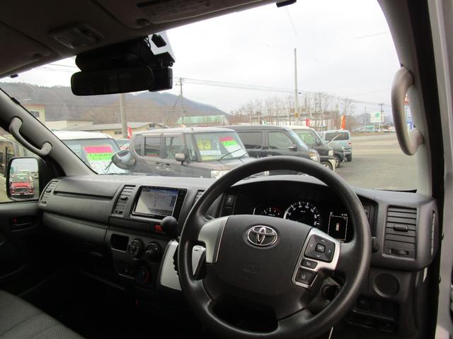 ハイエースバン ロングＤＸ　２．８Ｌディーゼルターボ　９人乗り　プリクラッシュセーフティ　ＳＤナビ＆フルセグＴＶ　ＤＶＤ＆ＣＤ　Ｂｌｕｅｔｏｏｔｈ　バックカメラ　オートライト　リヤヒーター　オートライト　キーレス（12枚目）