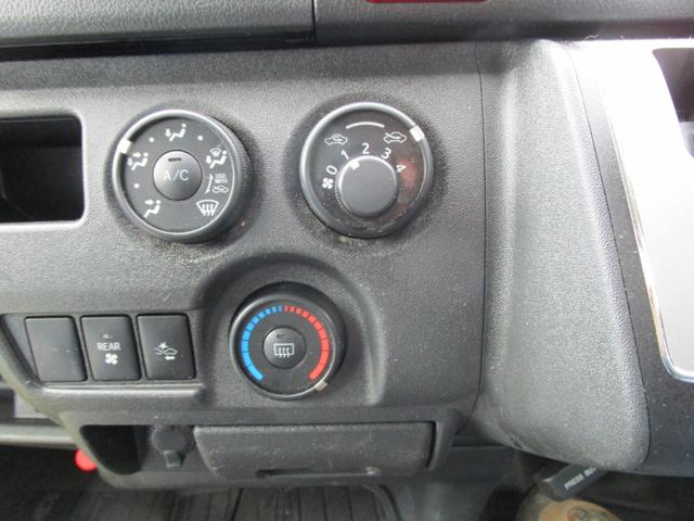 ハイエースバン ロングＤＸ　２．８Ｌディーゼルターボ　９人乗り　プリクラッシュセーフティ　ＳＤナビ＆フルセグＴＶ　ＤＶＤ＆ＣＤ　Ｂｌｕｅｔｏｏｔｈ　バックカメラ　オートライト　リヤヒーター　オートライト　キーレス（24枚目）