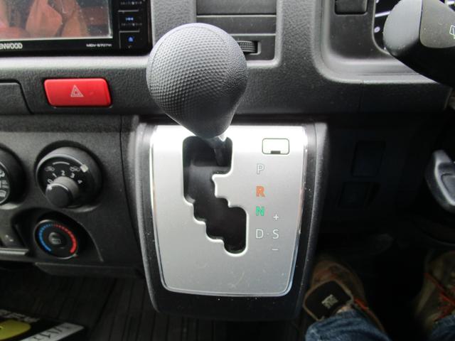 ハイエースバン ロングＤＸ　２．８Ｌディーゼルターボ　９人乗り　プリクラッシュセーフティ　ＳＤナビ＆フルセグＴＶ　ＤＶＤ＆ＣＤ　Ｂｌｕｅｔｏｏｔｈ　バックカメラ　オートライト　リヤヒーター　オートライト　キーレス（25枚目）