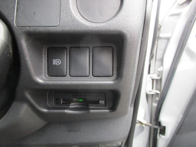 ハイエースバン ロングＤＸ　２．８Ｌディーゼルターボ　９人乗り　プリクラッシュセーフティ　ＳＤナビ＆フルセグＴＶ　ＤＶＤ＆ＣＤ　Ｂｌｕｅｔｏｏｔｈ　バックカメラ　オートライト　リヤヒーター　オートライト　キーレス（29枚目）