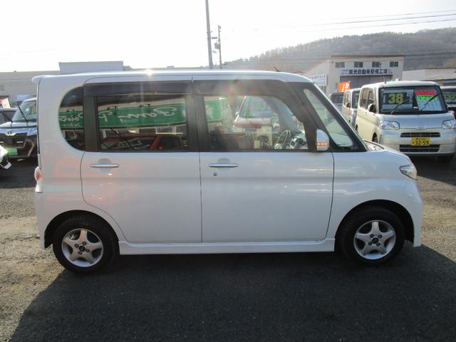 タント カスタムＸ　４ＷＤ　Ｅスターター　スマートキー　キーフリー　ＣＤチューナー　ＵＳＢ＆ＡＵＸ　ＨＩＤライト　左センターピラーレス　オート格納機能付きミラー　ベンチシート（4枚目）