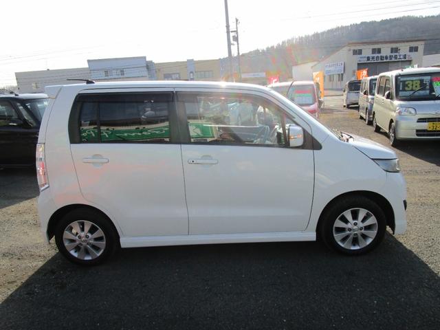 ワゴンＲスティングレー リミテッドＩＩ　４ＷＤ　ＳＤナビ＆フルセグＴＶ　バックカメラ　Ｂｌｕｅｔｏｏｔｈ　プッシュスタート　スマートキー　Ｅスターター　シートヒーター　ミラーヒーター　ＨＩＤライト　オートライト（4枚目）