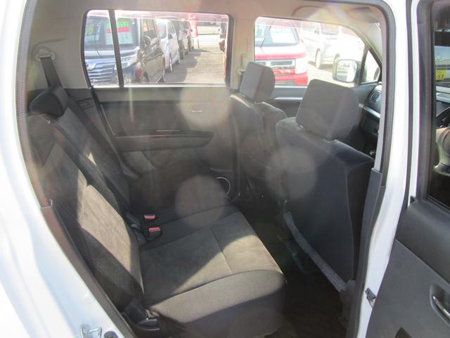 ワゴンＲスティングレー リミテッドＩＩ　４ＷＤ　ＳＤナビ＆フルセグＴＶ　バックカメラ　Ｂｌｕｅｔｏｏｔｈ　プッシュスタート　スマートキー　Ｅスターター　シートヒーター　ミラーヒーター　ＨＩＤライト　オートライト（18枚目）