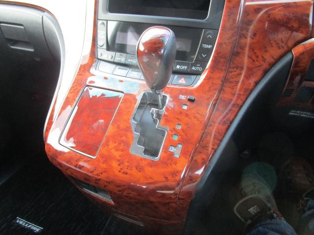 ヴェルファイア 2.4Z プラチナムセレクション 4WD 左右パワースライドドア フィリップダウンモニター HDDナビ&フルTV バックカメラ DVD&CD パワーバックドア HIDライト スマートキー Eスターター ETC オートライト(25枚目)