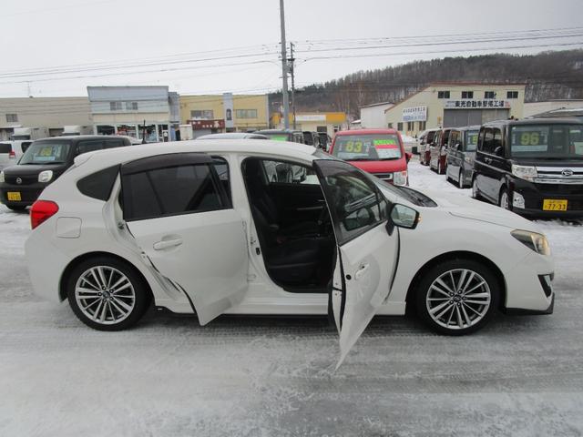 インプレッサスポーツ ２．０ｉ－Ｓアイサイト　４ＷＤ　ＳＤナビ＆フルセグＴＶ　バックカメラ　ＤＶＤ＆ＣＤ　Ｂｌｕｅｔｏｏｔｈ　オートライト　パドルシフト　オートクルーズ　ＥＴＣ　アイドリングストップ（5枚目）