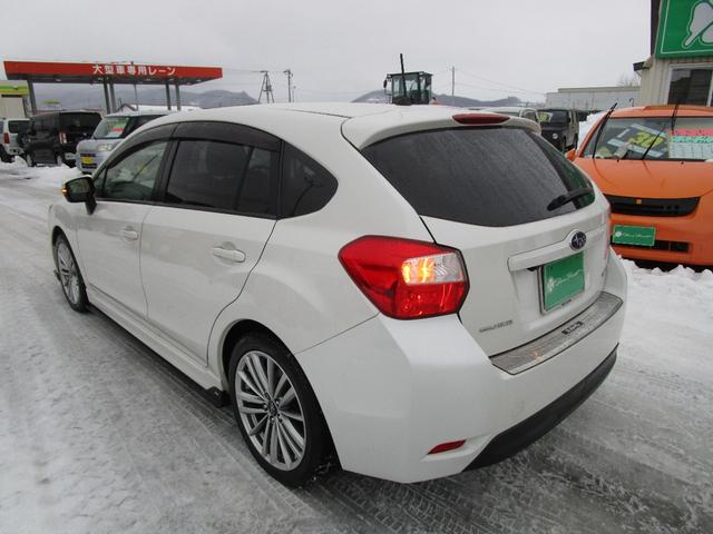 インプレッサスポーツ ２．０ｉ－Ｓアイサイト　４ＷＤ　ＳＤナビ＆フルセグＴＶ　バックカメラ　ＤＶＤ＆ＣＤ　Ｂｌｕｅｔｏｏｔｈ　オートライト　パドルシフト　オートクルーズ　ＥＴＣ　アイドリングストップ（10枚目）