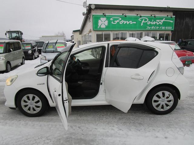 アクア Ｇ　ハイブリット　ＳＤナビ＆ワンセグＴＶ　ＣＤ　バックカメラ　Ｂｌｕｅｔｏｏｔｈ　オートライト　プッシュスタート　スマートキー　ＥＴＣ（7枚目）