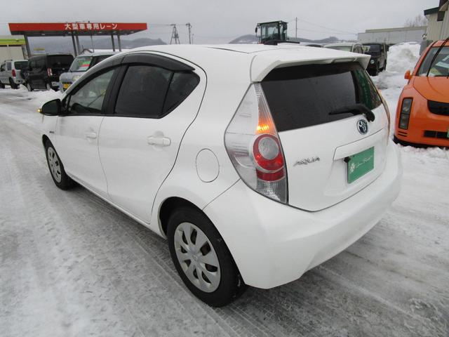 アクア Ｇ　ハイブリット　ＳＤナビ＆ワンセグＴＶ　ＣＤ　バックカメラ　Ｂｌｕｅｔｏｏｔｈ　オートライト　プッシュスタート　スマートキー　ＥＴＣ（10枚目）