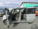 左スライドドアで狭い場所での乗車も楽です!センターピラーレスなので後部座席に乗車も楽です!