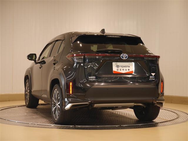 ヤリスクロス ハイブリッドＺ　クルーズＣ　横滑防止装置　リアカメラ　ワンオーナー車　フルセグ地デジ　ＬＥＤライト　メモリーナビゲーション　ナビ＆ＴＶ　盗難防止装置　電動シート　ドライブレコーダー　ＡＷ　キーレス　寒冷地仕様　ＡＢＳ（3枚目）
