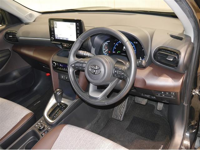 ヤリスクロス ハイブリッドＺ　クルーズＣ　横滑防止装置　リアカメラ　ワンオーナー車　フルセグ地デジ　ＬＥＤライト　メモリーナビゲーション　ナビ＆ＴＶ　盗難防止装置　電動シート　ドライブレコーダー　ＡＷ　キーレス　寒冷地仕様　ＡＢＳ（6枚目）