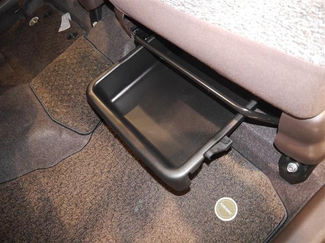 パッソ Ｘ　クツロギ　運転席助手席エアバック　ミュージックプレイヤー接続可　エアコン　キーフリーシステム　盗難防止システム　スマートキー　ＡＢＳ　パワーステアリング　エアバック　ベンチシート　４ＷＤ　パワーウィンドウ（13枚目）