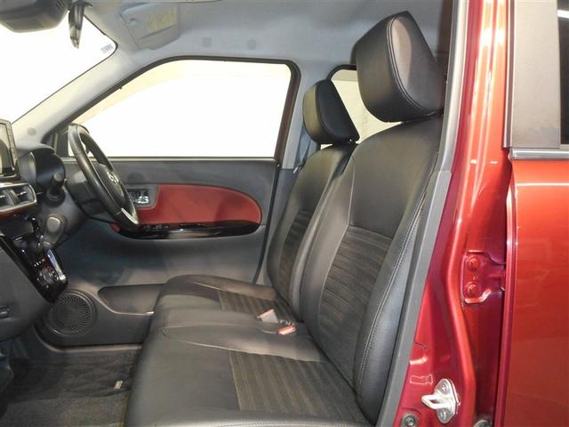 フロントシートです。ベンチシートで移動がラクラク♪交通量の多い道路や狭い駐車場などで助手席側から車外に出られるので便利です！