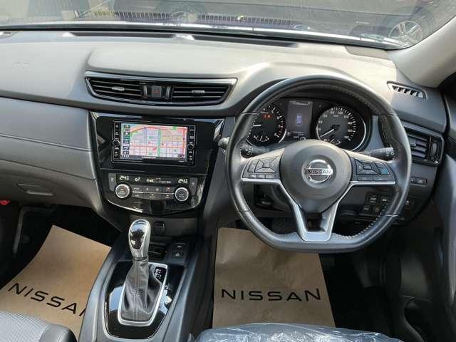 エクストレイル ２．０　２０Ｘｉ　Ｖセレクション　２列車　４ＷＤ　日産純正７インチナビ　アラウンドビューモ　踏み間違い防止　盗難防止　全周囲モニター　オールモード４ＷＤ　ＬＥＤヘッドライト　ＬＤＰ　ｉストップ　ＥＴＣ　アルミ　メモリーナビ　バックモニター　ＡＢＳ　オートエアコン　ナビＴＶ　ドラレコ　クルコン（16枚目）