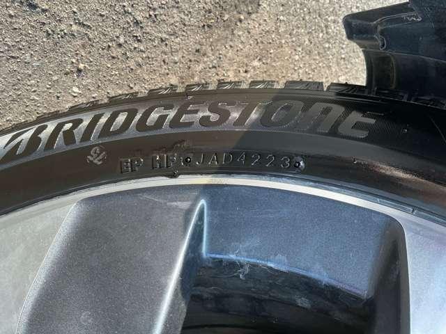 キックス １．２　Ｘ　ＦＯＵＲ　ツートーン　インテリアエディション（ｅ－ＰＯＷＥＲ）　４ＷＤ　社有車ＵＰ　９インチナビ　夏冬タイヤ　アラウンドビュ－　ＬＥＤ　インテリキー　ワンオーナー　アイドリングストップ　盗難防止システム　４ＷＤ　オートエアコン　車線逸脱警報　アルミホイール　ナビＴＶ　メモリーナビ　寒冷地仕様　踏み間違え防止（12枚目）