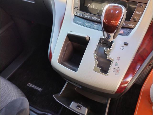 アルファード 240S 4WD・社外HDDナビTV・Bモニター・9インチ後席モニター・CVT・ABS・ETC・Eスタ・純正フルエアロ・純正HID・左側PSD・RヒーターA/C・クリアランスソナー・ダウンサス・7人乗り(19枚目)