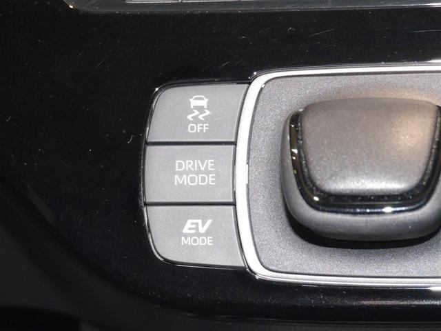 アクア Ｘ　ＡＣ１００Ｖ電源　オートエアコン　ＬＥＤヘッド　クルーズコントロール　ナビ　バックカメラ　ＥＴＣ　サイドエアバッグ　スマートキー　４ＷＤ　盗難防止システム　エアバッグ　メモリーナビ　ＥＳＣ　ＡＢＳ（17枚目）