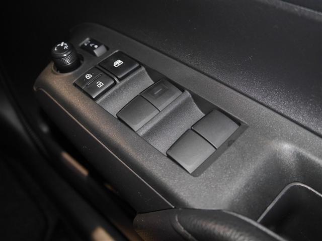 アクア Ｘ　ＡＣ１００Ｖ電源　オートエアコン　ＬＥＤヘッド　クルーズコントロール　ナビ　バックカメラ　ＥＴＣ　サイドエアバッグ　スマートキー　４ＷＤ　盗難防止システム　エアバッグ　メモリーナビ　ＥＳＣ　ＡＢＳ（32枚目）