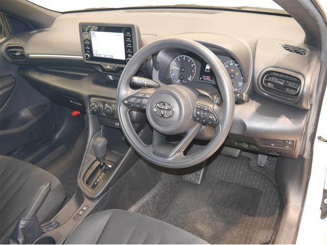 ヤリス Ｘ　追突防止装置　ＶＳＣ　スマートキー＆プッシュスタート　イモビライザー　寒冷地仕様　Ｂカメラ　マニュアルエアコン　ＥＴＣ付　ナビ　Ａクルコン　レンタアップ　４ＷＤ　パワーウインドウ　ＡＢＳ　キーレス（4枚目）