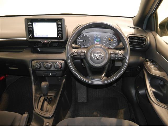 ヤリス Ｘ　追突防止装置　ＶＳＣ　スマートキー＆プッシュスタート　イモビライザー　寒冷地仕様　Ｂカメラ　マニュアルエアコン　ＥＴＣ付　ナビ　Ａクルコン　レンタアップ　４ＷＤ　パワーウインドウ　ＡＢＳ　キーレス（5枚目）