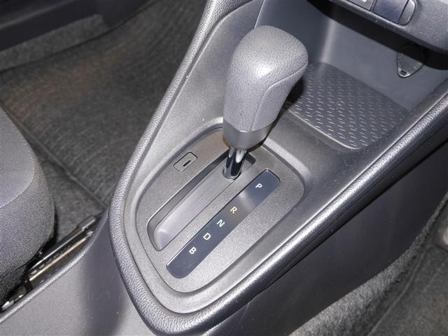 ヤリス Ｘ　追突防止装置　ＶＳＣ　スマートキー＆プッシュスタート　イモビライザー　寒冷地仕様　Ｂカメラ　マニュアルエアコン　ＥＴＣ付　ナビ　Ａクルコン　レンタアップ　４ＷＤ　パワーウインドウ　ＡＢＳ　キーレス（6枚目）