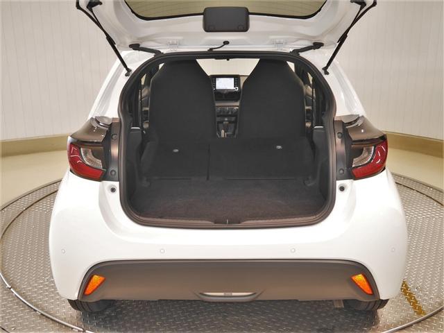 ヤリス Ｘ　追突防止装置　ＶＳＣ　スマートキー＆プッシュスタート　イモビライザー　寒冷地仕様　Ｂカメラ　マニュアルエアコン　ＥＴＣ付　ナビ　Ａクルコン　レンタアップ　４ＷＤ　パワーウインドウ　ＡＢＳ　キーレス（9枚目）