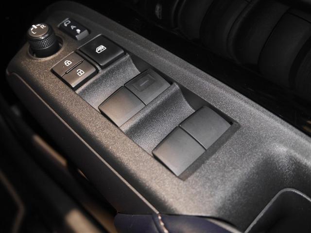 アクア Ｚ　クルコン　ドライブレコーダー　フルセグ　Ｂカメ　横滑り防止装置　盗難防止システム　スマートキー　ＥＴＣ　寒冷地仕様　ＡＣ１００Ｖ電源　ＡＷ　ミュージックプレイヤー接続可　メモリーナビ　オートエアコン（32枚目）