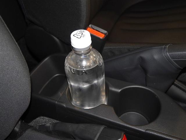 ヤリス G 衝突軽減システム ETC車載器 メモリナビ クルーズコントロール Bカメラ フルセグ ワンオーナー 盗難防止システム 4WD アルミホイール 寒冷地仕様 横滑り防止装置 ミュージックプレイヤー接続可(27枚目)