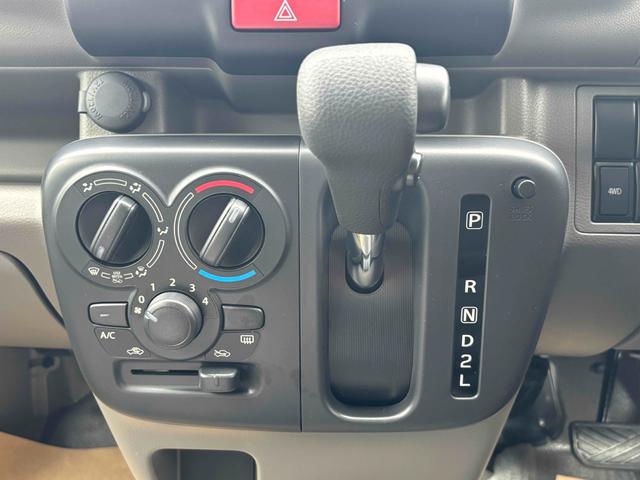 エブリイ ＰＡ　セーフティサポート付　４ＷＤ　両側スライドドア　レーダーブレーキ　アイドリングストップ　ＡＴ　ＡＢＳ　ＥＳＣ　衝突安全ボディ　エアコン　パワーステアリング　ライトレベライザー（9枚目）