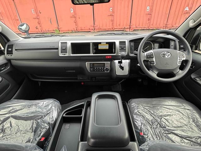 ハイエースワゴン ＧＬ　４ＷＤ　バックカメラ　プリクラッシュセーフティ　　オートマチックハイビーム　スマートキー　衝突安全ボディ　ＡＢＳ　ワイパーデアイサー　リアヒーター　リアクーラ　リアカメラ連動ルームミラー（3枚目）