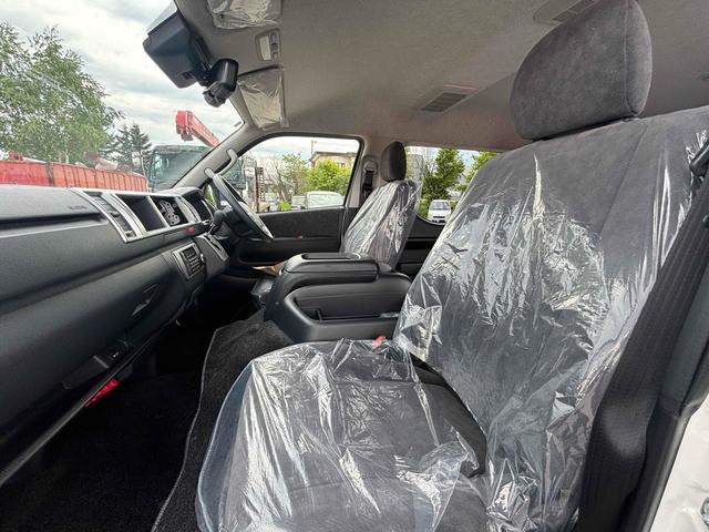 ハイエースワゴン ＧＬ　４ＷＤ　バックカメラ　プリクラッシュセーフティ　　オートマチックハイビーム　スマートキー　衝突安全ボディ　ＡＢＳ　ワイパーデアイサー　リアヒーター　リアクーラ　リアカメラ連動ルームミラー（5枚目）