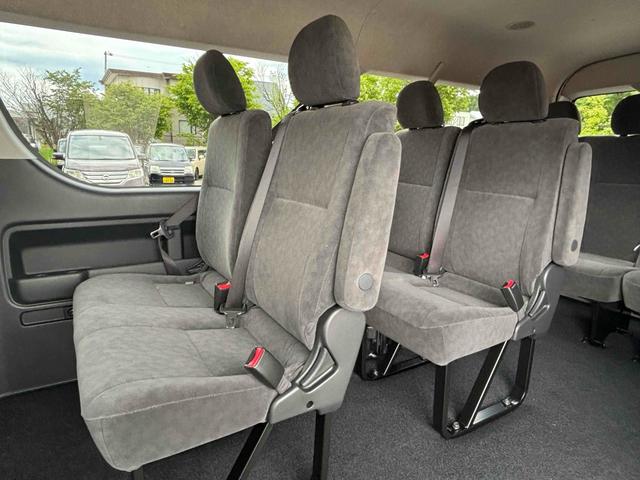 ハイエースワゴン ＧＬ　４ＷＤ　バックカメラ　プリクラッシュセーフティ　　オートマチックハイビーム　スマートキー　衝突安全ボディ　ＡＢＳ　ワイパーデアイサー　リアヒーター　リアクーラ　リアカメラ連動ルームミラー（7枚目）