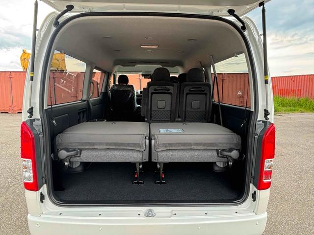 ハイエースワゴン ＧＬ　４ＷＤ　バックカメラ　プリクラッシュセーフティ　　オートマチックハイビーム　スマートキー　衝突安全ボディ　ＡＢＳ　ワイパーデアイサー　リアヒーター　リアクーラ　リアカメラ連動ルームミラー（9枚目）