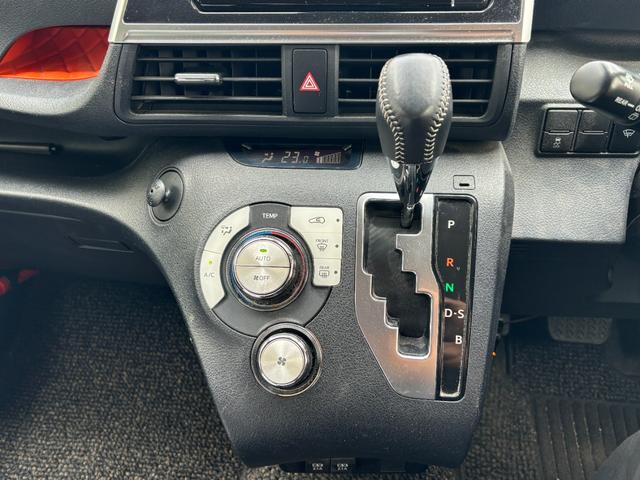 シエンタ Ｇ　クエロ　４ＷＤ　純正ＳＤナビ　フルセグＴＶ　ＥＴＣ　寒冷地仕様　横滑り防止　ＬＥＤ　全方位カメラ　プリクラッシュセーフティ　オートライト　オートハイビーム　レーンアシスト　スマートキー　プッシュスタート（10枚目）