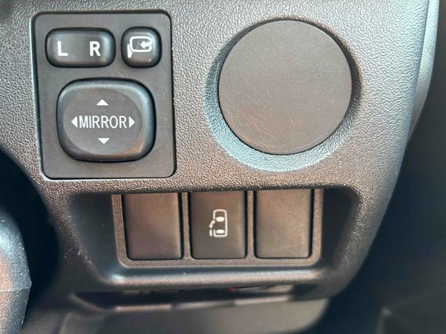 ハイエースワゴン グランドキャビン　４ＷＤ　バックカメラ　ナビ　片側電動スライドドア　キーレスエントリー　電動格納ミラー　ＡＴ　衝突安全ボディ　ＡＢＳ　エアコン　パワーステアリング　パワーウィンドウ　リアヒーター　リアクーラー（13枚目）