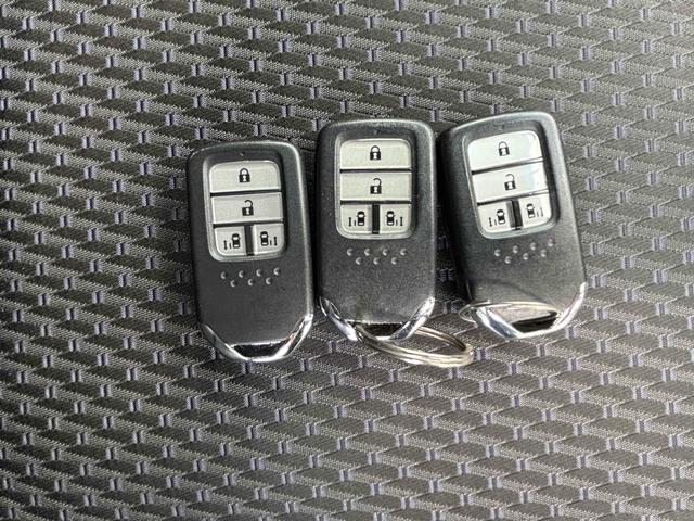 ステップワゴンスパーダ スパーダ・クールスピリット　４ＷＤ　ドライブレコーダー　ＥＴＣ　バックカメラ　ナビ　オートクルーズコントロール　衝突被害軽減システム　両側電動スライドドア　スマートキー　アイドリングストップ　ハーフレザーシート　横滑り防止（15枚目）