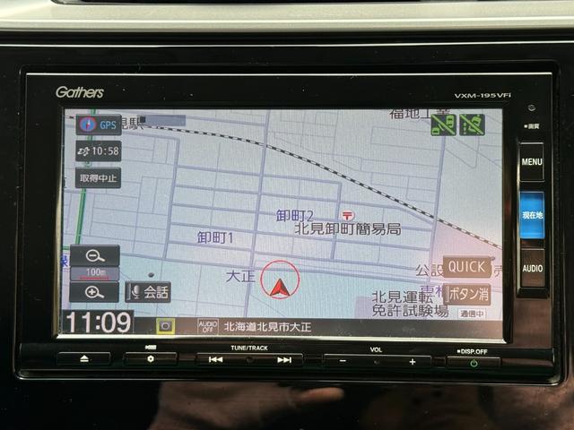 フィット １３Ｇ・Ｆコンフォートエディション　純正フルセグナビ　追従クルコン　バックカメラ　レーダーブレーキ　レーンキーピング　ＥＴＣ　シートヒーター　横滑り防止　アイドリングストップ　ナビ連動ドラレコ　ＢＴオーディオ　ステリモ　オートライト（5枚目）