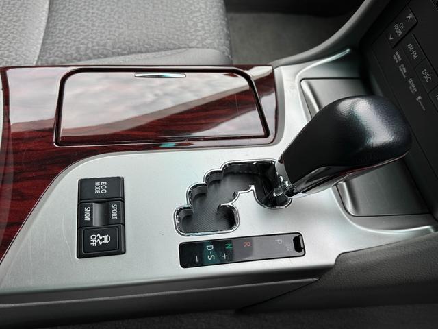 クラウン ロイヤルサルーンｉ－Ｆｏｕｒ　Ｕパッケージ　４ＷＤ　純正ＨＤＤナビ　社外エンジンスターター　全ドアイージークロージャー　クルーズコントロール　フルセグ・ＣＤ・ＤＶＤ　オートライト　バックカメラ　サイドカメラ（9枚目）