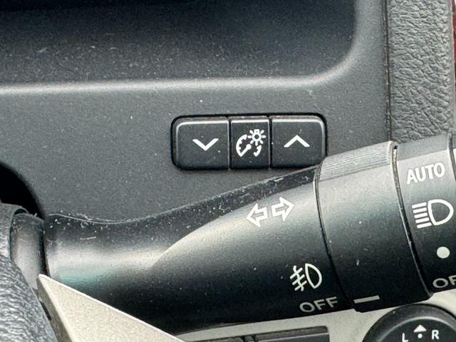 クラウン ロイヤルサルーンｉ－Ｆｏｕｒ　Ｕパッケージ　４ＷＤ　純正ＨＤＤナビ　社外エンジンスターター　全ドアイージークロージャー　クルーズコントロール　フルセグ・ＣＤ・ＤＶＤ　オートライト　バックカメラ　サイドカメラ（12枚目）
