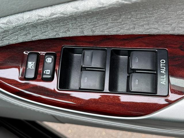 クラウン ロイヤルサルーンｉ－Ｆｏｕｒ　Ｕパッケージ　４ＷＤ　純正ＨＤＤナビ　社外エンジンスターター　全ドアイージークロージャー　クルーズコントロール　フルセグ・ＣＤ・ＤＶＤ　オートライト　バックカメラ　サイドカメラ（25枚目）